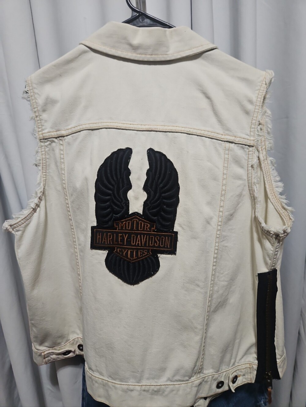 Harley-Davidson Women's XL Distressed Denim Vest Wing Patch Studded Ivory